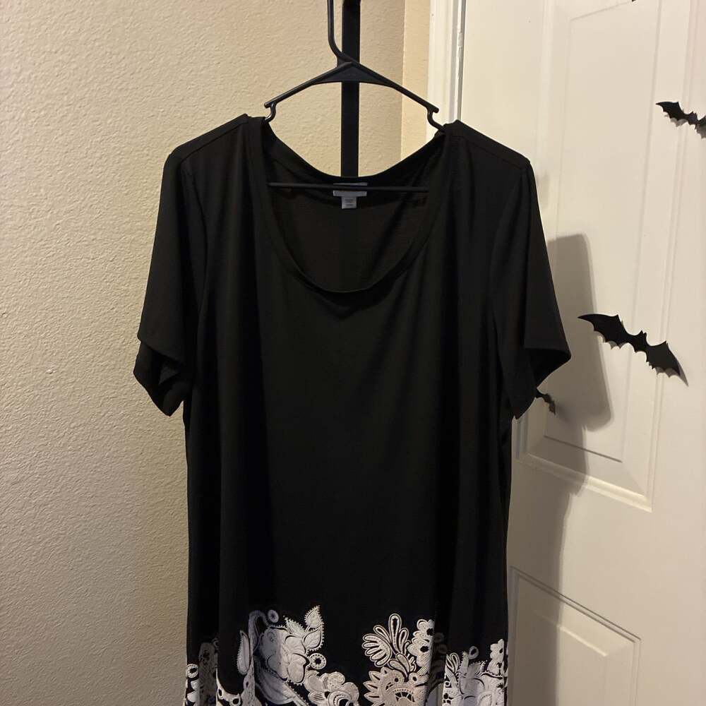 Avenue Women's Black & White Floral Top